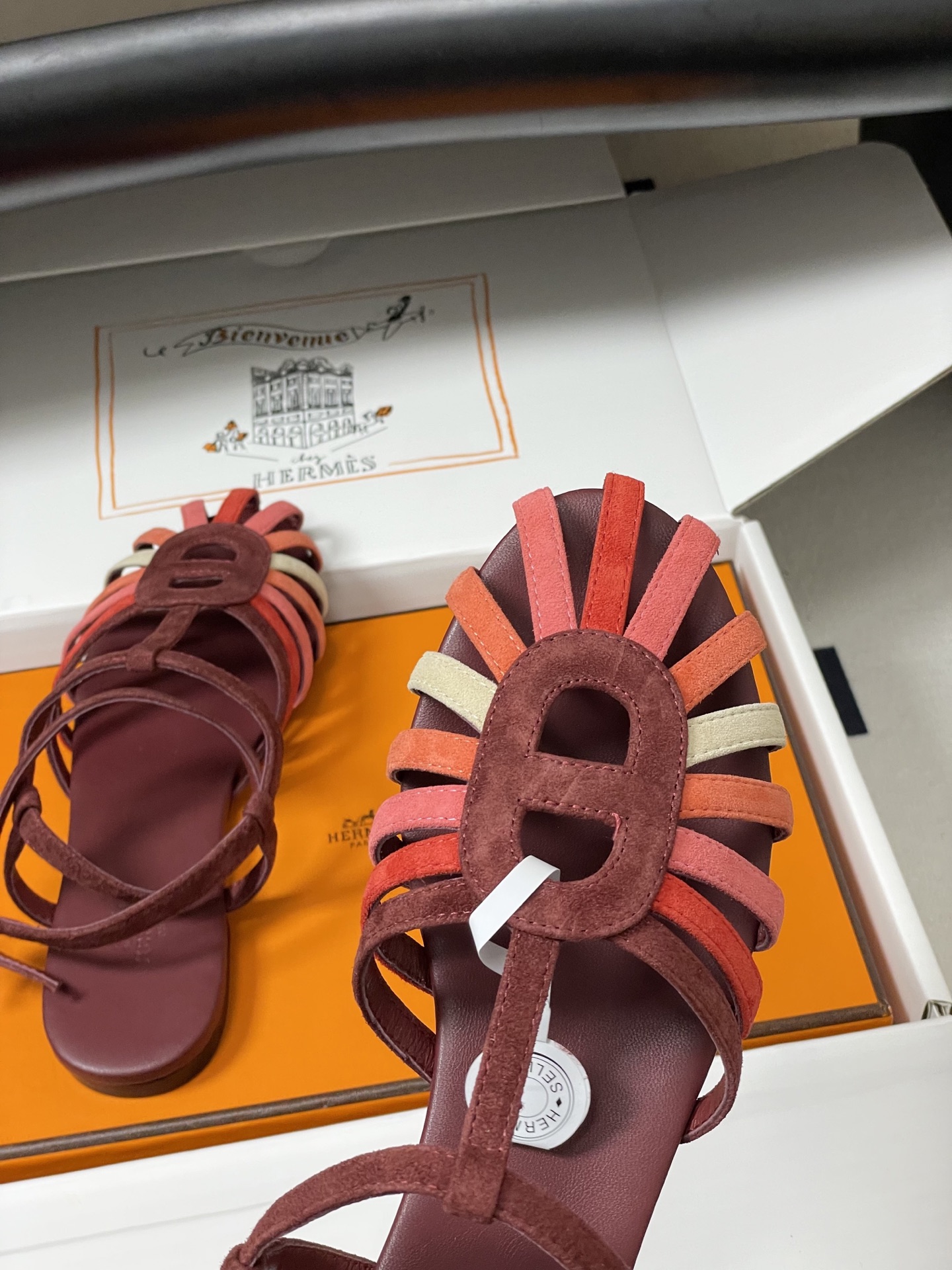 顶级品质(配高档飞机盒✈️)Hermes 爱马仕🐎 2026春夏新款 H家Nour凉鞋系列经典猪鼻子罗马 顶级品质(配高档飞机盒✈️)Hermes 爱马仕🐎 2026春夏新款 H家Nour凉鞋系列经典猪鼻子罗马