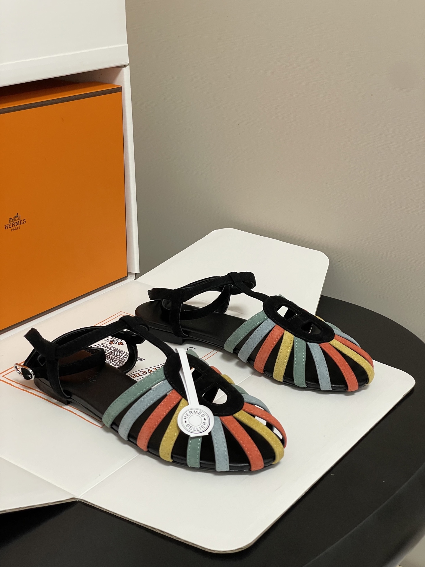 顶级品质（配高档飞机盒✈️）Hermes 爱马仕🐎 2026春夏新款 H家Nour凉鞋系列经典猪鼻子罗马