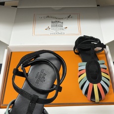 顶级品质(配高档飞机盒✈️)Hermes 爱马仕🐎 2026春夏新款 H家Nour凉鞋系列经典猪鼻子罗马 顶级品质(配高档飞机盒✈️)Hermes 爱马仕🐎 2026春夏新款 H家Nour凉鞋系列经典猪鼻子罗马