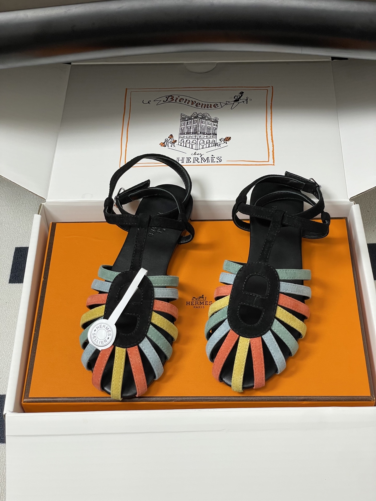 顶级品质(配高档飞机盒✈️)Hermes 爱马仕🐎 2026春夏新款 H家Nour凉鞋系列经典猪鼻子罗马 顶级品质(配高档飞机盒✈️)Hermes 爱马仕🐎 2026春夏新款 H家Nour凉鞋系列经典猪鼻子罗马