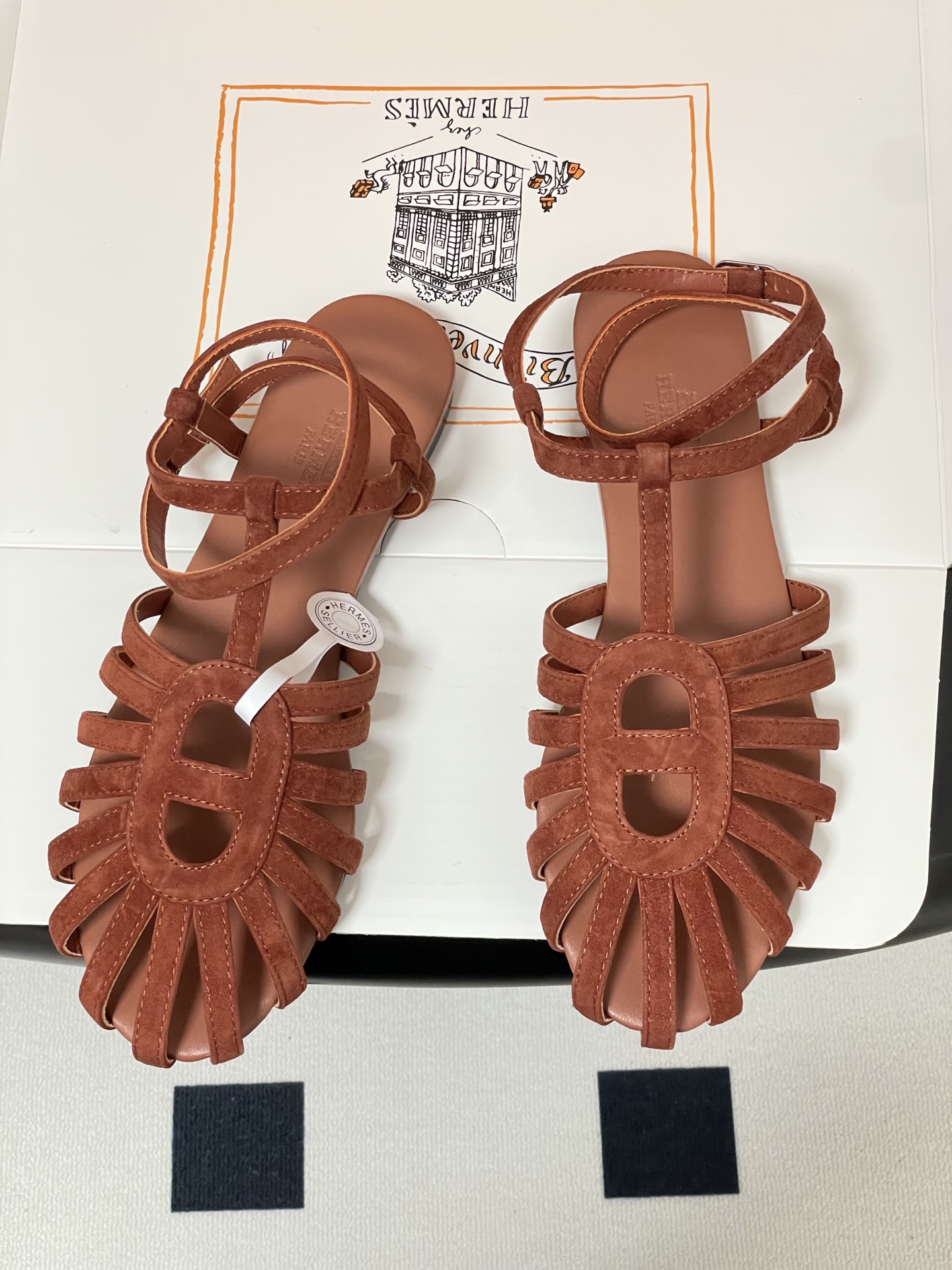 顶级品质(配高档飞机盒✈️)Hermes 爱马仕🐎 2026春夏新款 H家Nour凉鞋系列经典猪鼻子罗马 顶级品质(配高档飞机盒✈️)Hermes 爱马仕🐎 2026春夏新款 H家Nour凉鞋系列经典猪鼻子罗马