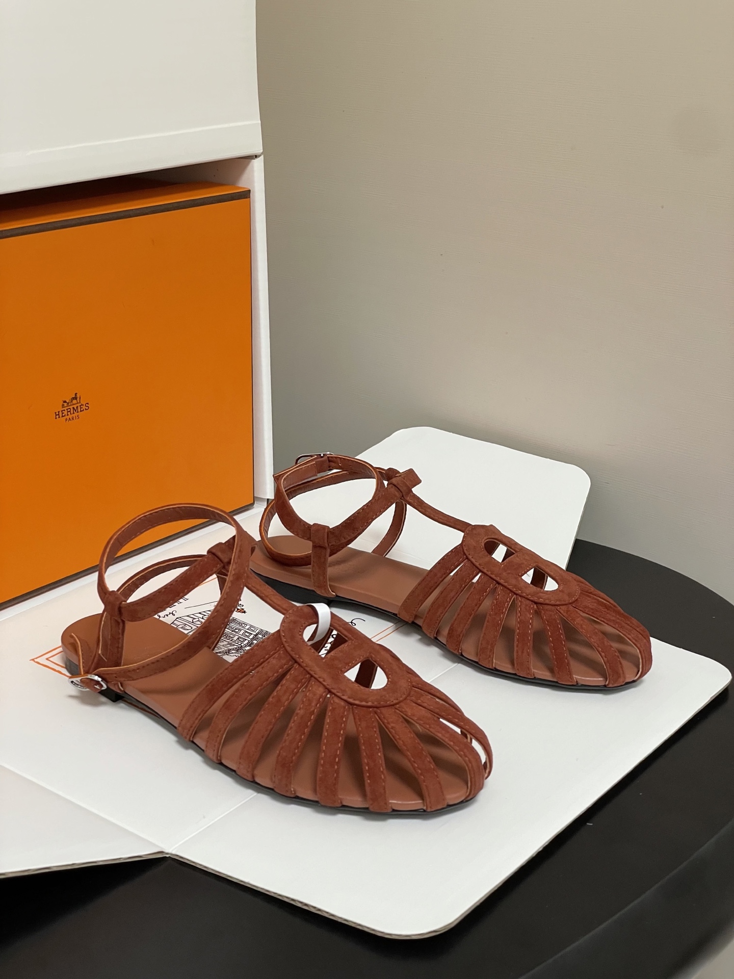 顶级品质（配高档飞机盒✈️）Hermes 爱马仕🐎 2026春夏新款 H家Nour凉鞋系列经典猪鼻子罗马
