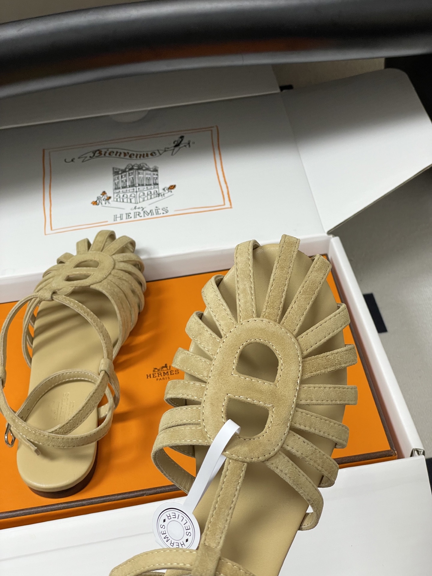 顶级品质(配高档飞机盒✈️)Hermes 爱马仕🐎 2026春夏新款 H家Nour凉鞋系列经典猪鼻子罗马 顶级品质(配高档飞机盒✈️)Hermes 爱马仕🐎 2026春夏新款 H家Nour凉鞋系列经典猪鼻子罗马
