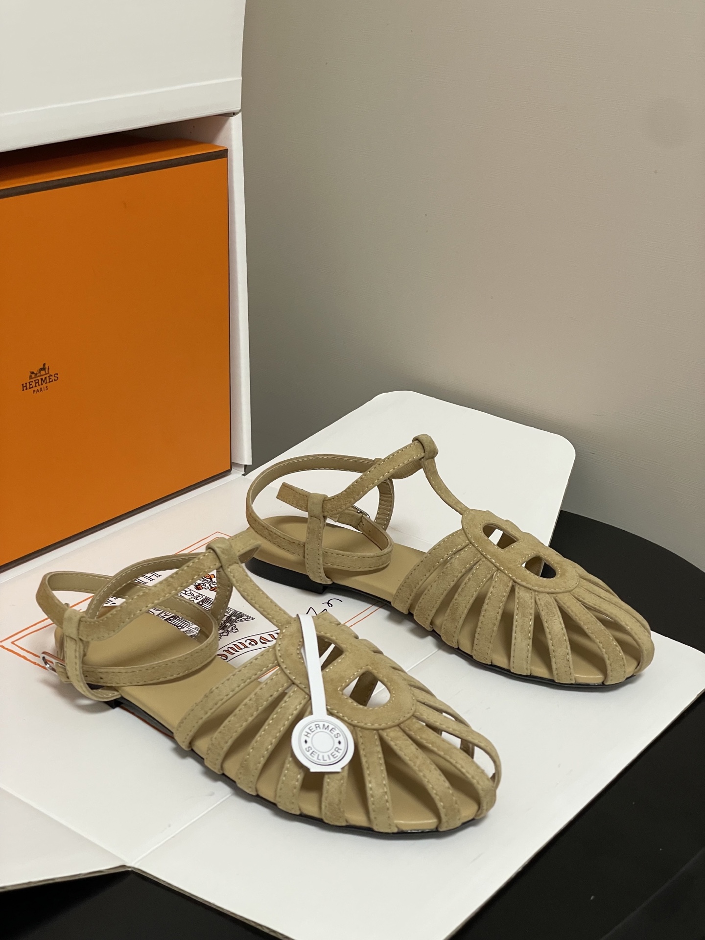 顶级品质（配高档飞机盒✈️）Hermes 爱马仕🐎 2026春夏新款 H家Nour凉鞋系列经典猪鼻子罗马