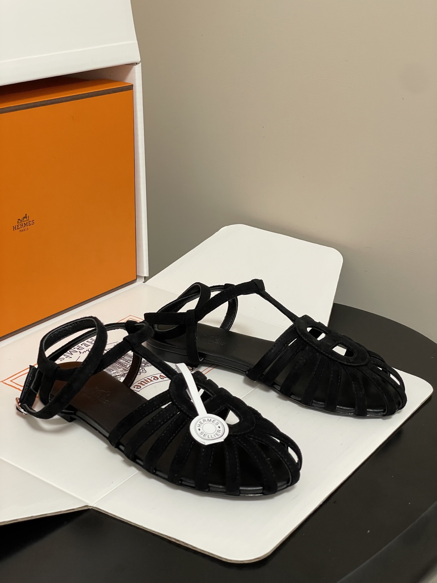 顶级品质（配高档飞机盒✈️）Hermes 爱马仕🐎 2026春夏新款 H家Nour凉鞋系列经典猪鼻子罗马
