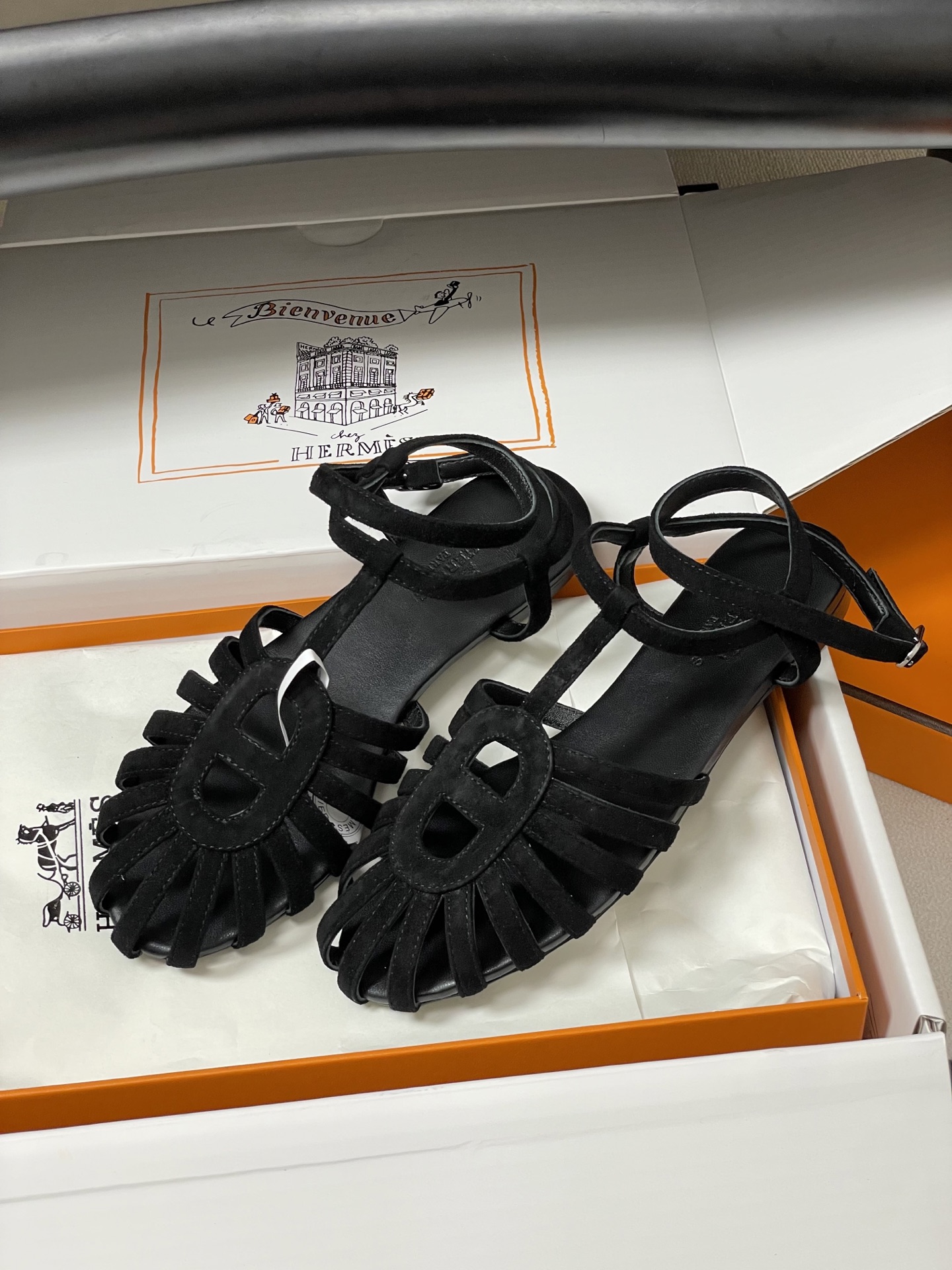 顶级品质(配高档飞机盒✈️)Hermes 爱马仕🐎 2026春夏新款 H家Nour凉鞋系列经典猪鼻子罗马 顶级品质(配高档飞机盒✈️)Hermes 爱马仕🐎 2026春夏新款 H家Nour凉鞋系列经典猪鼻子罗马