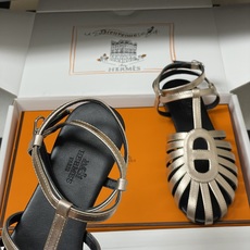 顶级品质(配高档飞机盒✈️)Hermes 爱马仕🐎 2026春夏新款 H家Nour凉鞋系列经典猪鼻子罗马 顶级品质(配高档飞机盒✈️)Hermes 爱马仕🐎 2026春夏新款 H家Nour凉鞋系列经典猪鼻子罗马