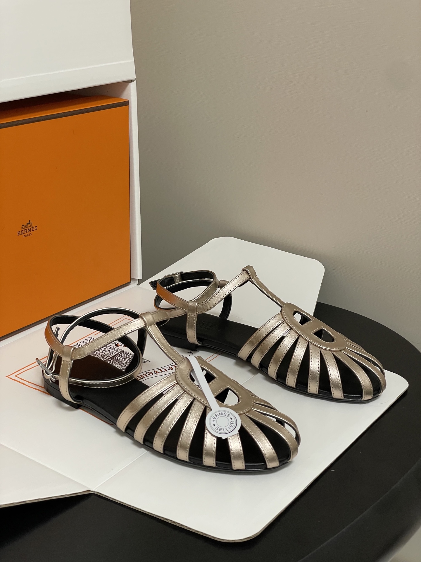 顶级品质（配高档飞机盒✈️）Hermes 爱马仕🐎 2026春夏新款 H家Nour凉鞋系列经典猪鼻子罗马