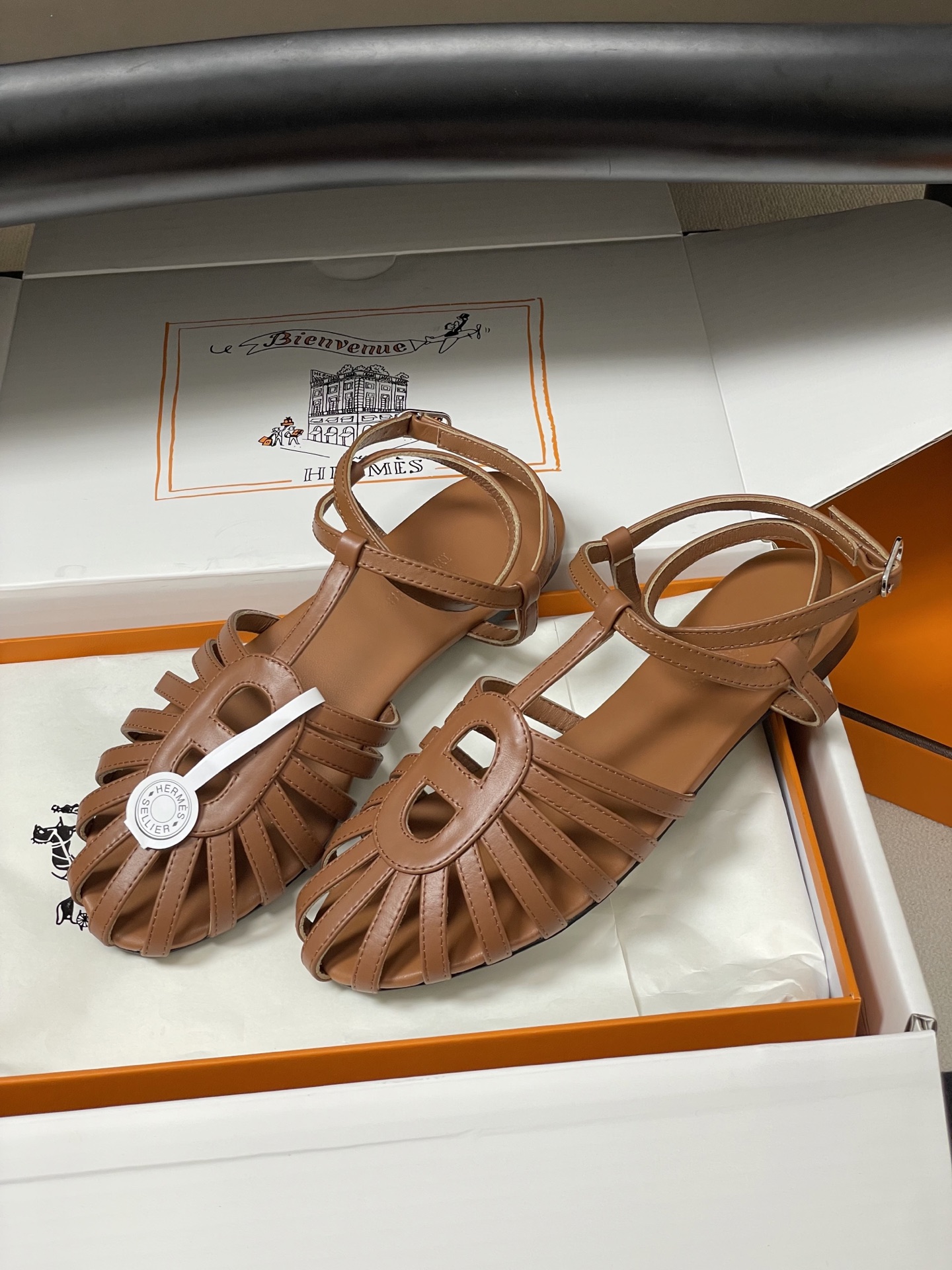 顶级品质(配高档飞机盒✈️)Hermes 爱马仕🐎 2026春夏新款 H家Nour凉鞋系列经典猪鼻子罗马 顶级品质(配高档飞机盒✈️)Hermes 爱马仕🐎 2026春夏新款 H家Nour凉鞋系列经典猪鼻子罗马