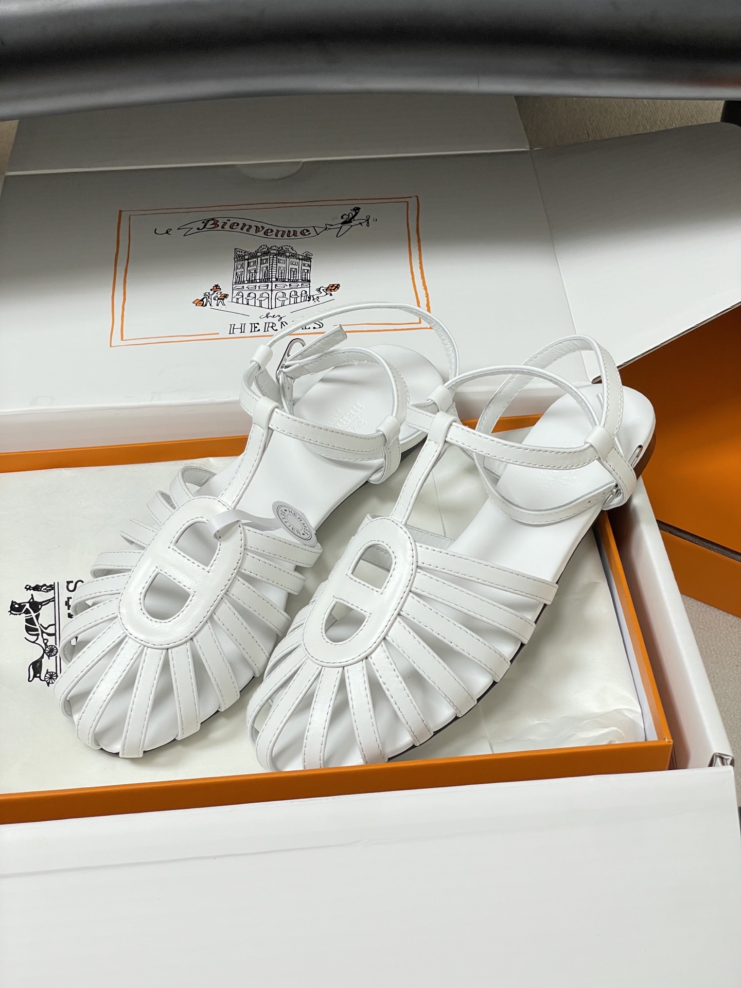 顶级品质（配高档飞机盒✈️）Hermes 爱马仕🐎 2026春夏新款 H家Nour凉鞋系列经典猪鼻子罗马