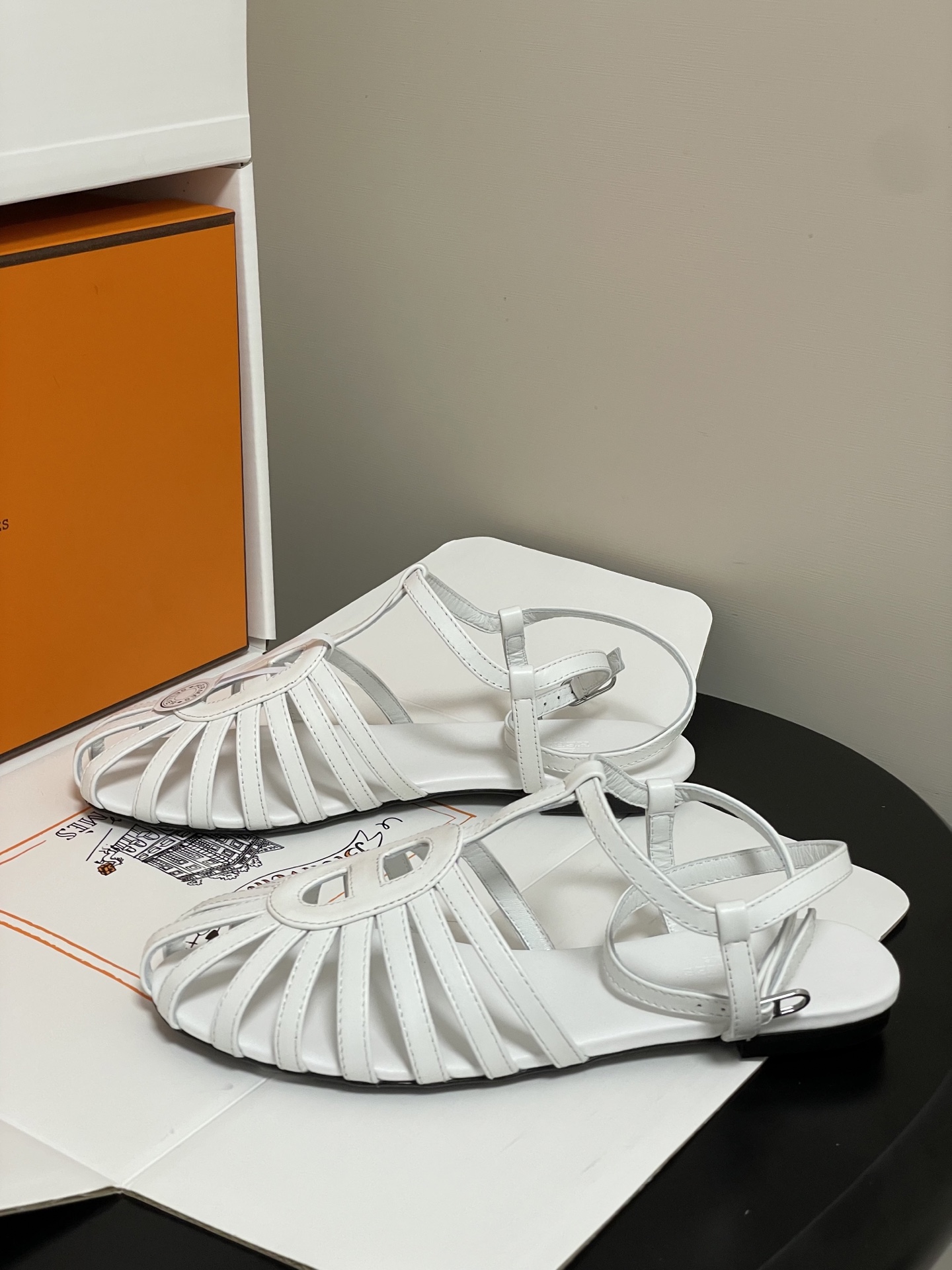 顶级品质（配高档飞机盒✈️）Hermes 爱马仕🐎 2026春夏新款 H家Nour凉鞋系列经典猪鼻子罗马