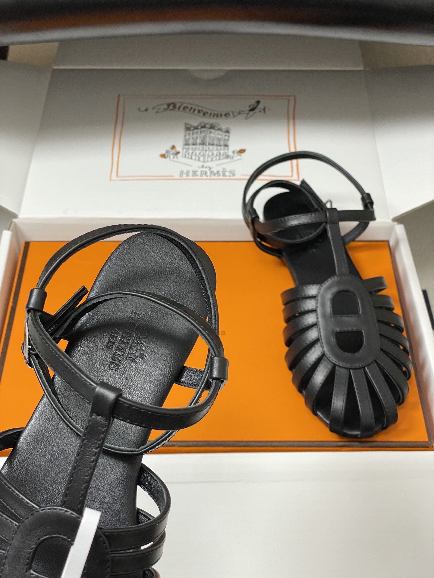 顶级品质(配高档飞机盒✈️)Hermes 爱马仕🐎 2026春夏新款 H家Nour凉鞋系列经典猪鼻子罗马 顶级品质(配高档飞机盒✈️)Hermes 爱马仕🐎 2026春夏新款 H家Nour凉鞋系列经典猪鼻子罗马