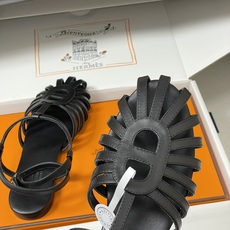 顶级品质(配高档飞机盒✈️)Hermes 爱马仕🐎 2026春夏新款 H家Nour凉鞋系列经典猪鼻子罗马 顶级品质(配高档飞机盒✈️)Hermes 爱马仕🐎 2026春夏新款 H家Nour凉鞋系列经典猪鼻子罗马