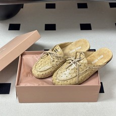 26ss早春新款MiuMiu 缪缪 复古鳄鱼纹穆勒半拖鞋系带乐福鞋平底休闲单鞋/半拖鞋这款穆勒拖鞋融合复 26ss早春新款MiuMiu 缪缪 复古鳄鱼纹穆勒半拖鞋系带乐福鞋平底休闲单鞋/半拖鞋这款穆勒拖鞋融合复