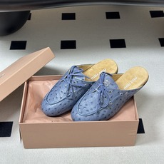 26ss早春新款MiuMiu 缪缪 复古鳄鱼纹穆勒半拖鞋系带乐福鞋平底休闲单鞋/半拖鞋这款穆勒拖鞋融合复 26ss早春新款MiuMiu 缪缪 复古鳄鱼纹穆勒半拖鞋系带乐福鞋平底休闲单鞋/半拖鞋这款穆勒拖鞋融合复