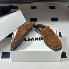 26ss 春夏新款JIL SANDER 吉尔桑达 方头褶皱穆勒鞋平底包头半拖鞋典型的穆勒鞋鞋型,属于一脚 26ss 春夏新款JIL SANDER 吉尔桑达 方头褶皱穆勒鞋平底包头半拖鞋典型的穆勒鞋鞋型,属于一脚