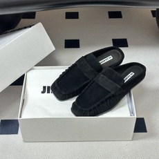 26ss 春夏新款JIL SANDER 吉尔桑达 方头褶皱穆勒鞋平底包头半拖鞋典型的穆勒鞋鞋型,属于一脚 26ss 春夏新款JIL SANDER 吉尔桑达 方头褶皱穆勒鞋平底包头半拖鞋典型的穆勒鞋鞋型,属于一脚