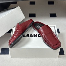 26ss 春夏新款JIL SANDER 吉尔桑达 方头褶皱穆勒鞋平底包头半拖鞋典型的穆勒鞋鞋型,属于一脚 26ss 春夏新款JIL SANDER 吉尔桑达 方头褶皱穆勒鞋平底包头半拖鞋典型的穆勒鞋鞋型,属于一脚
