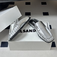 26ss 春夏新款JIL SANDER 吉尔桑达 方头褶皱穆勒鞋平底包头半拖鞋典型的穆勒鞋鞋型,属于一脚 26ss 春夏新款JIL SANDER 吉尔桑达 方头褶皱穆勒鞋平底包头半拖鞋典型的穆勒鞋鞋型,属于一脚