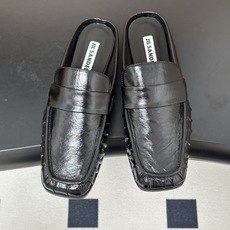 26ss 春夏新款JIL SANDER 吉尔桑达 方头褶皱穆勒鞋平底包头半拖鞋典型的穆勒鞋鞋型,属于一脚 26ss 春夏新款JIL SANDER 吉尔桑达 方头褶皱穆勒鞋平底包头半拖鞋典型的穆勒鞋鞋型,属于一脚