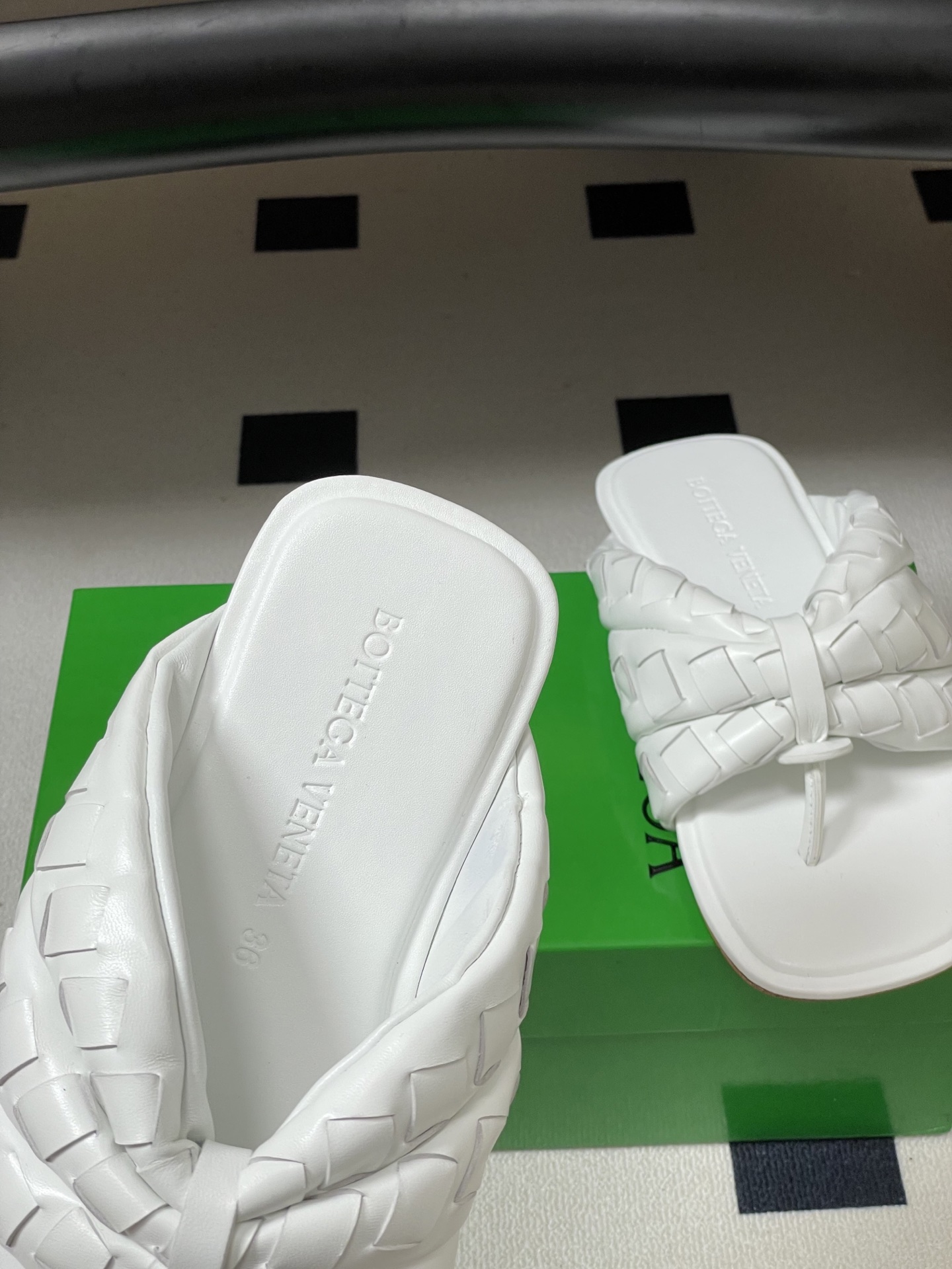 顶级品质BOTTEGA VENETA 葆蝶家 2026夏季新款 BV Salsa 人字拖鞋经典编织鞋面夹