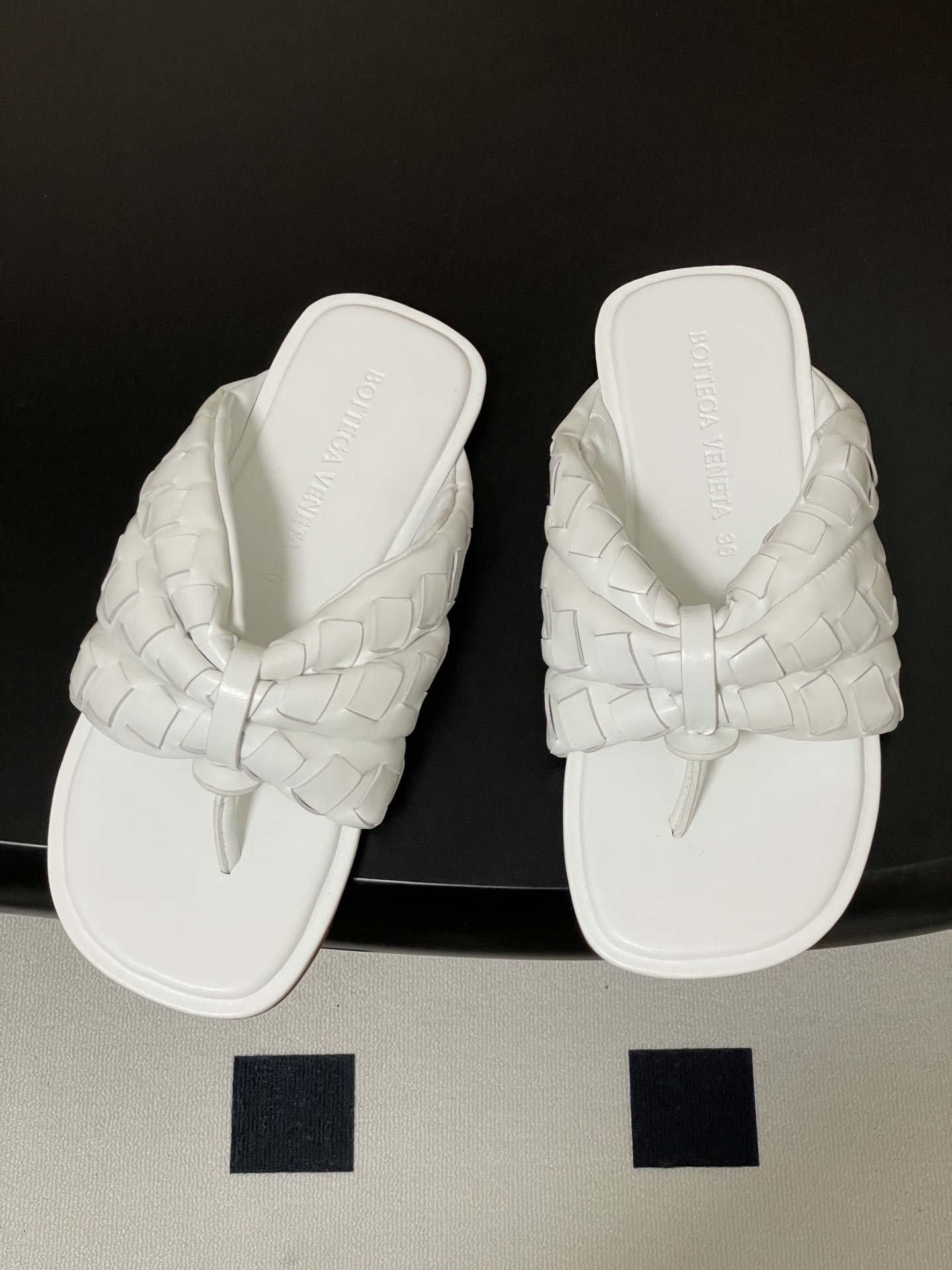 顶级品质BOTTEGA VENETA 葆蝶家 2026夏季新款 BV Salsa 人字拖鞋经典编织鞋面夹