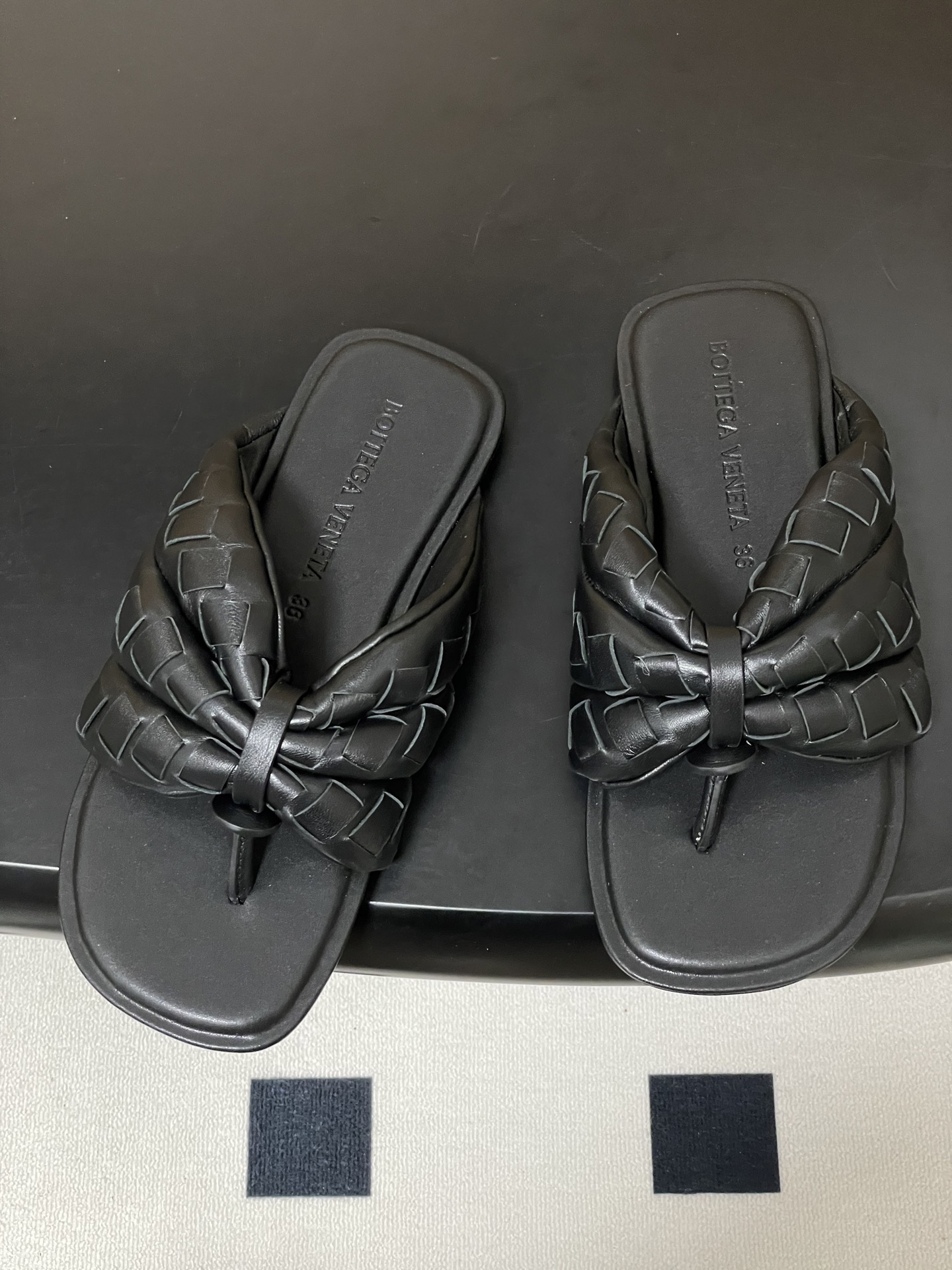 顶级品质BOTTEGA VENETA 葆蝶家 2026夏季新款 BV Salsa 人字拖鞋经典编织鞋面夹