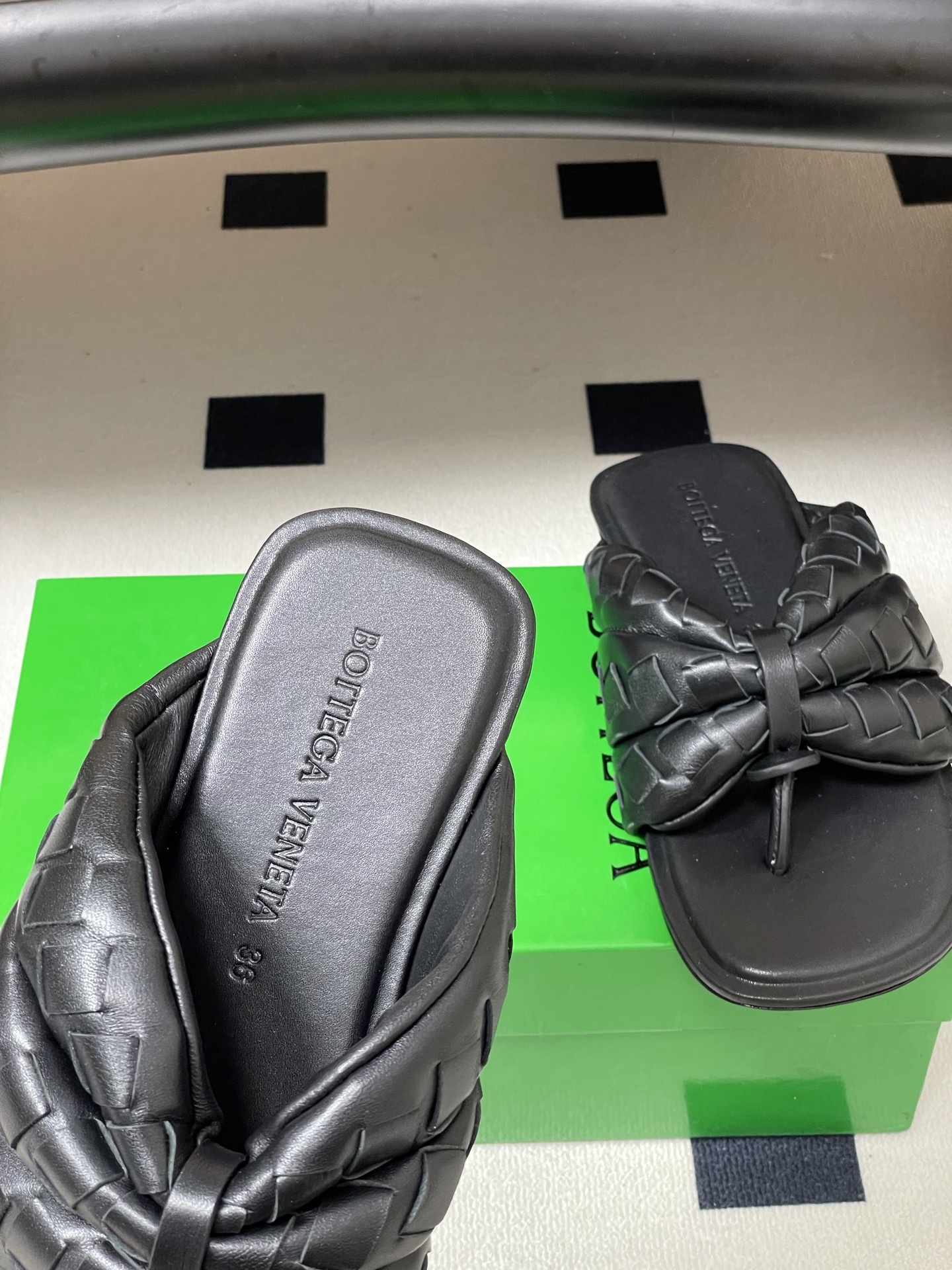 顶级品质BOTTEGA VENETA 葆蝶家 2026夏季新款 BV Salsa 人字拖鞋经典编织鞋面夹