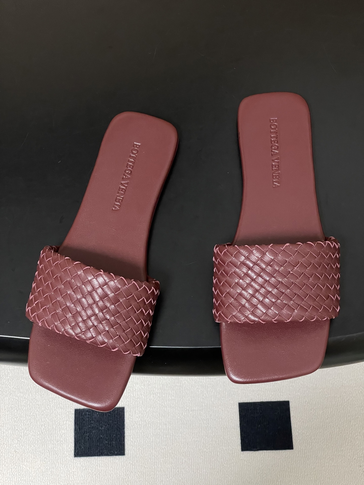 顶级品质BOTTEGA VENETA 葆蝶家 2026夏季新款 BV Palazzo拖鞋经典编织鞋面一字