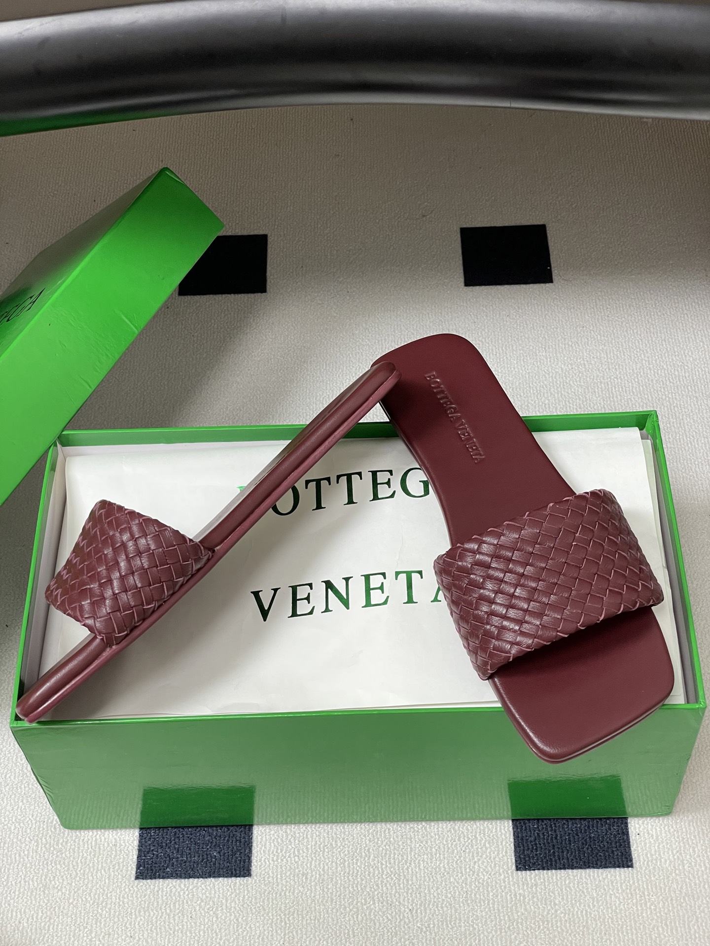 顶级品质BOTTEGA VENETA 葆蝶家 2026夏季新款 BV Palazzo拖鞋经典编织鞋面一字