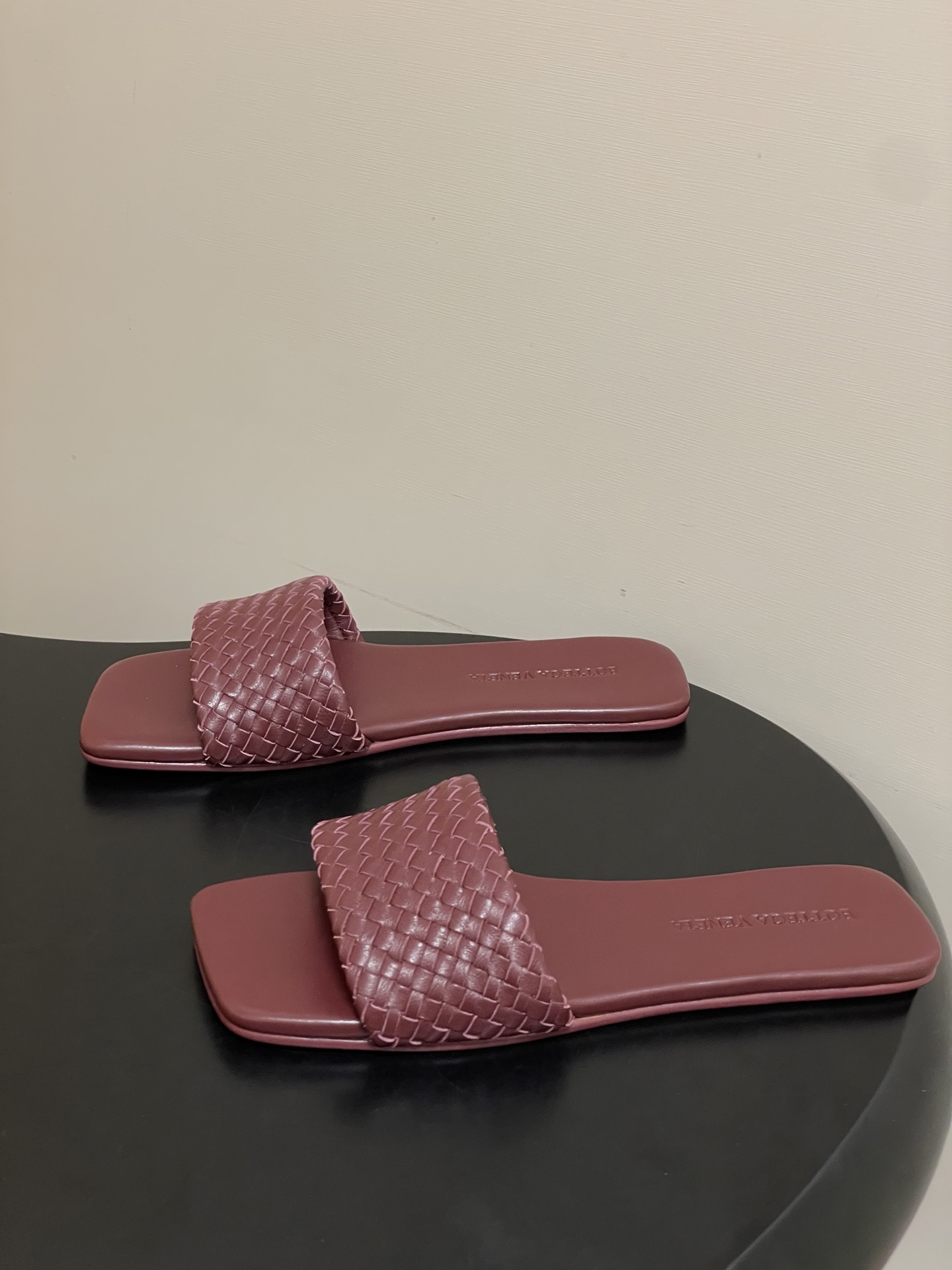顶级品质BOTTEGA VENETA 葆蝶家 2026夏季新款 BV Palazzo拖鞋经典编织鞋面一字