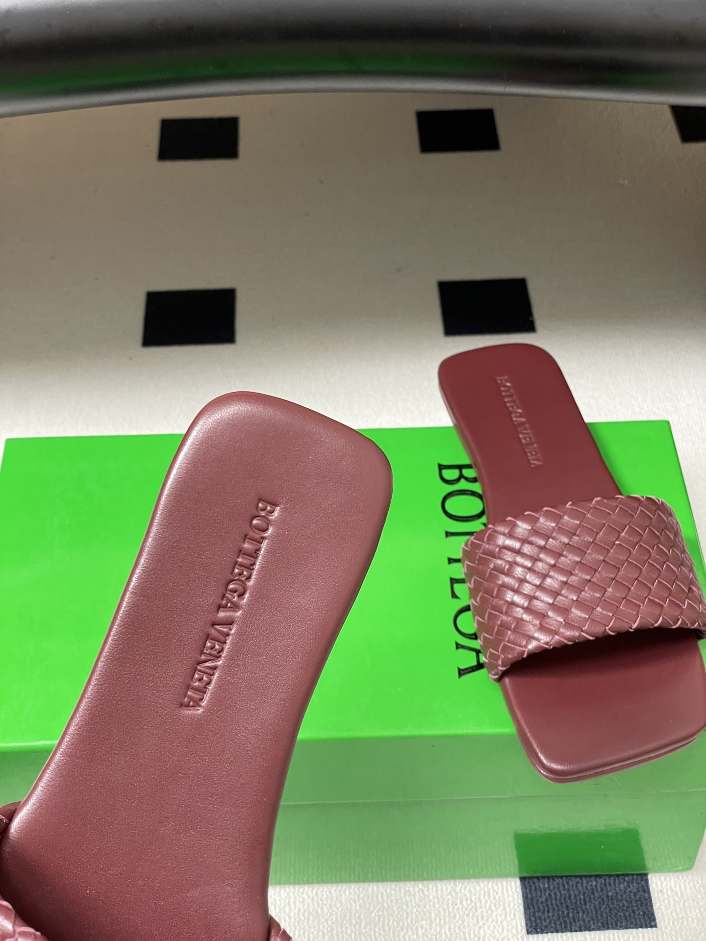 顶级品质BOTTEGA VENETA 葆蝶家 2026夏季新款 BV Palazzo拖鞋经典编织鞋面一字