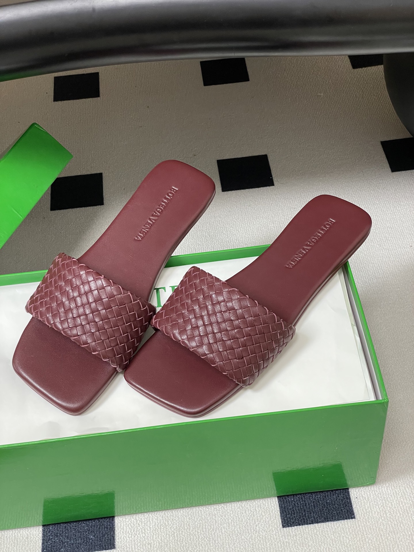 顶级品质BOTTEGA VENETA 葆蝶家 2026夏季新款 BV Palazzo拖鞋经典编织鞋面一字