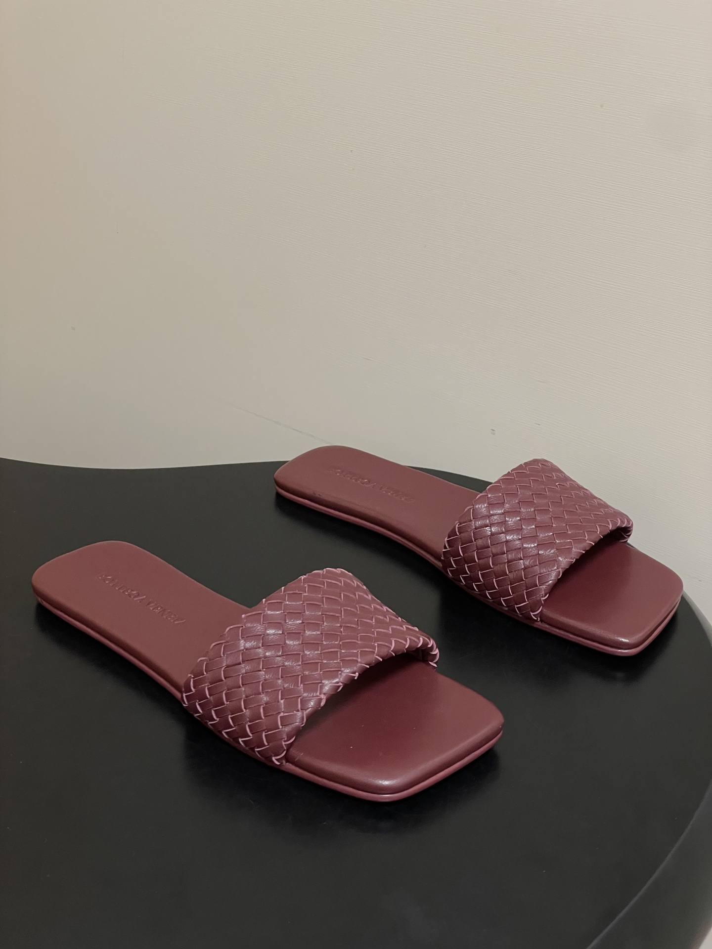 顶级品质BOTTEGA VENETA 葆蝶家 2026夏季新款 BV Palazzo拖鞋经典编织鞋面一字