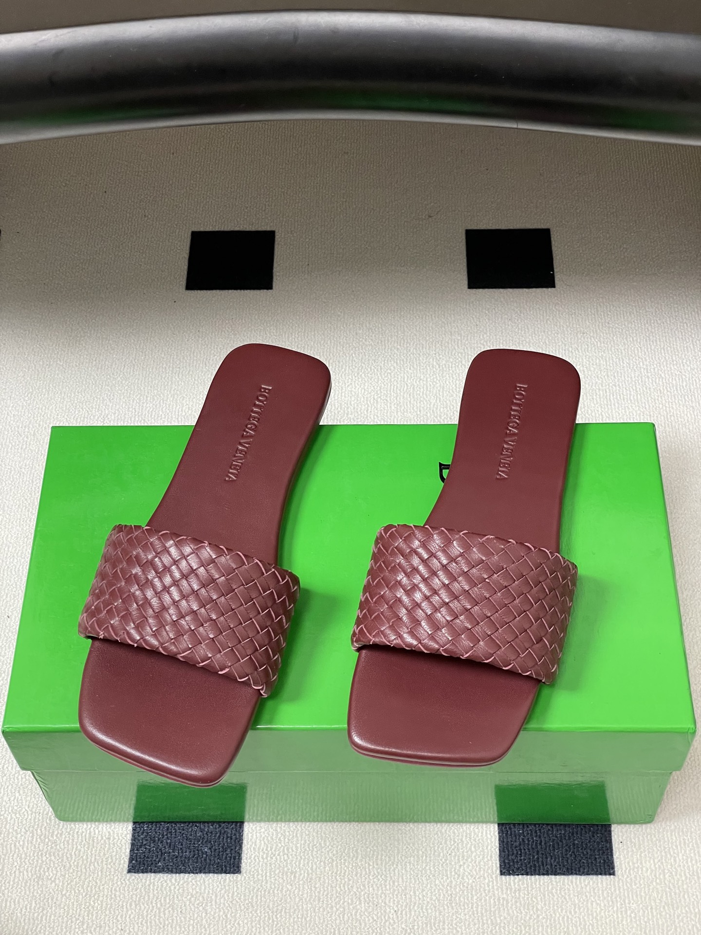 顶级品质BOTTEGA VENETA 葆蝶家 2026夏季新款 BV Palazzo拖鞋经典编织鞋面一字