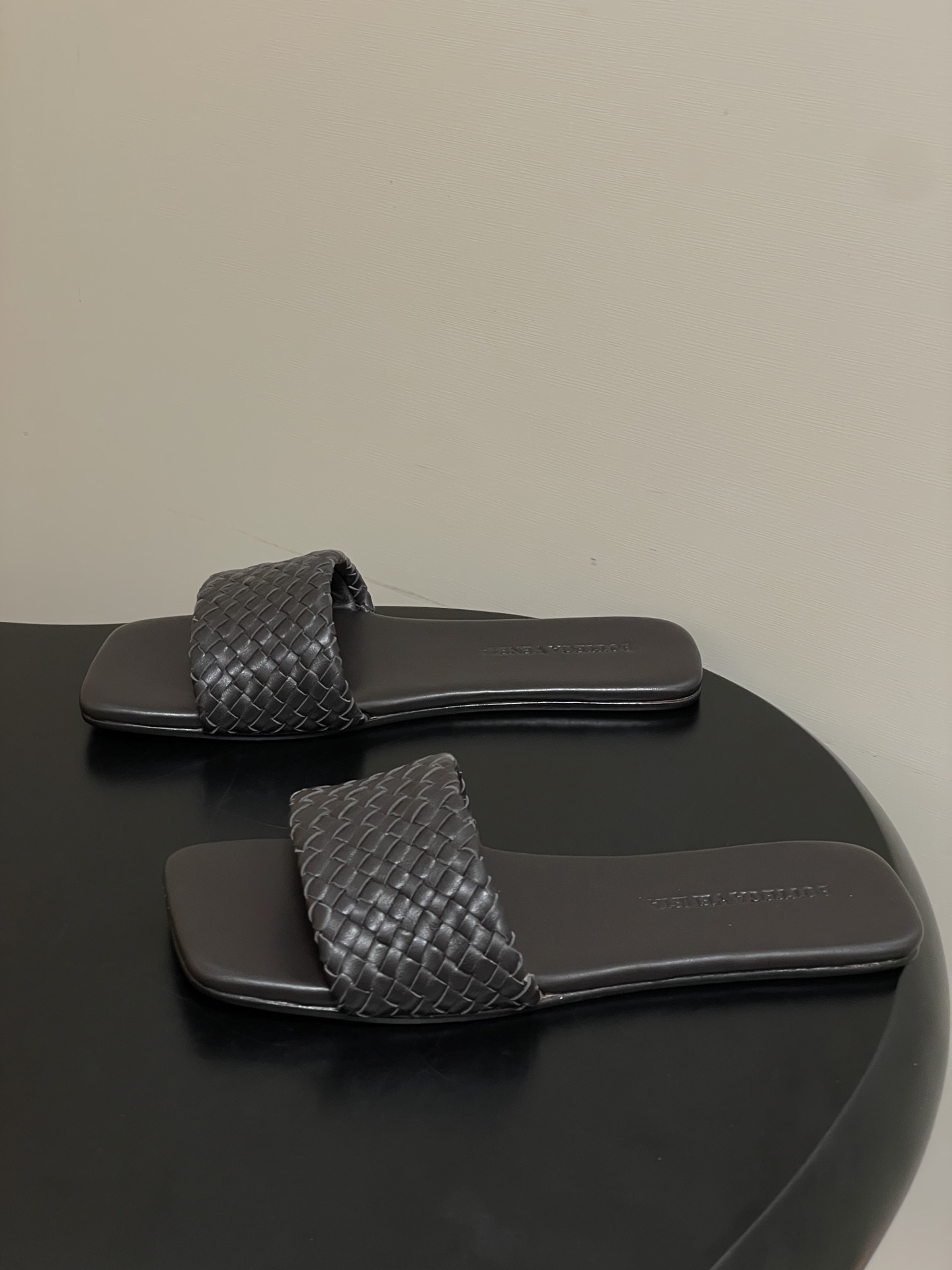 顶级品质BOTTEGA VENETA 葆蝶家 2026夏季新款 BV Palazzo拖鞋经典编织鞋面一字