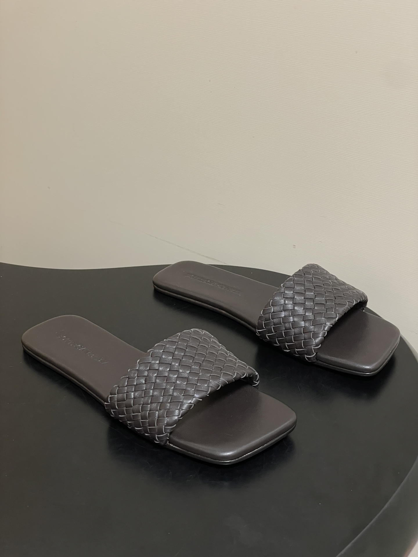 顶级品质BOTTEGA VENETA 葆蝶家 2026夏季新款 BV Palazzo拖鞋经典编织鞋面一字