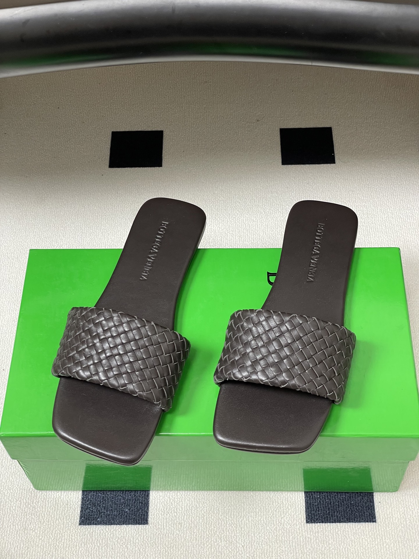 顶级品质BOTTEGA VENETA 葆蝶家 2026夏季新款 BV Palazzo拖鞋经典编织鞋面一字