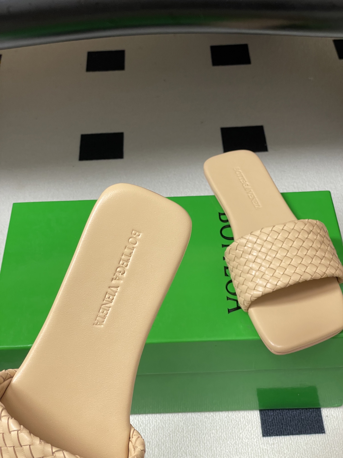 顶级品质BOTTEGA VENETA 葆蝶家 2026夏季新款 BV Palazzo拖鞋经典编织鞋面一字