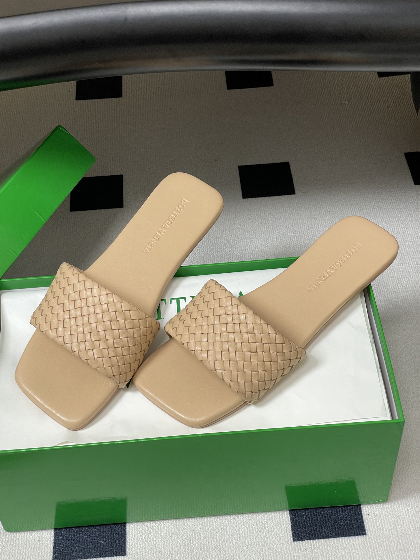 顶级品质BOTTEGA VENETA 葆蝶家 2026夏季新款 BV Palazzo拖鞋经典编织鞋面一字