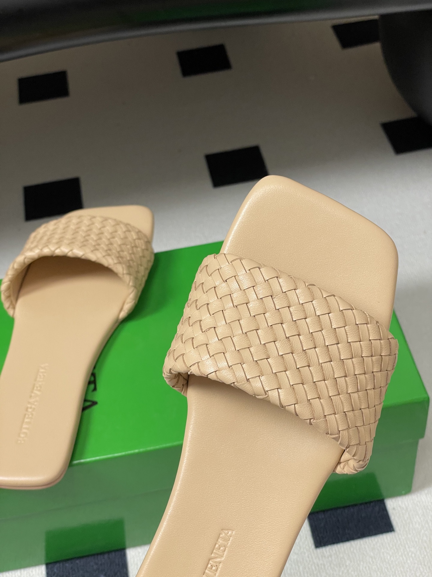 顶级品质BOTTEGA VENETA 葆蝶家 2026夏季新款 BV Palazzo拖鞋经典编织鞋面一字