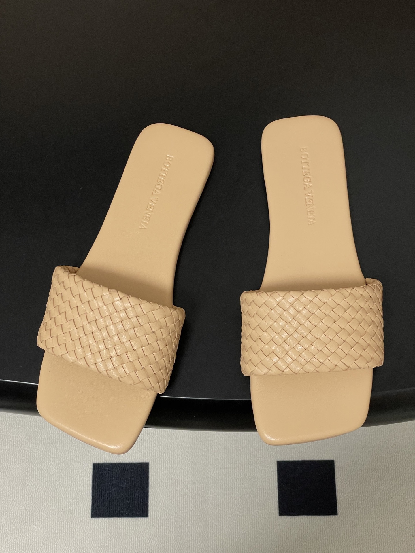 顶级品质BOTTEGA VENETA 葆蝶家 2026夏季新款 BV Palazzo拖鞋经典编织鞋面一字