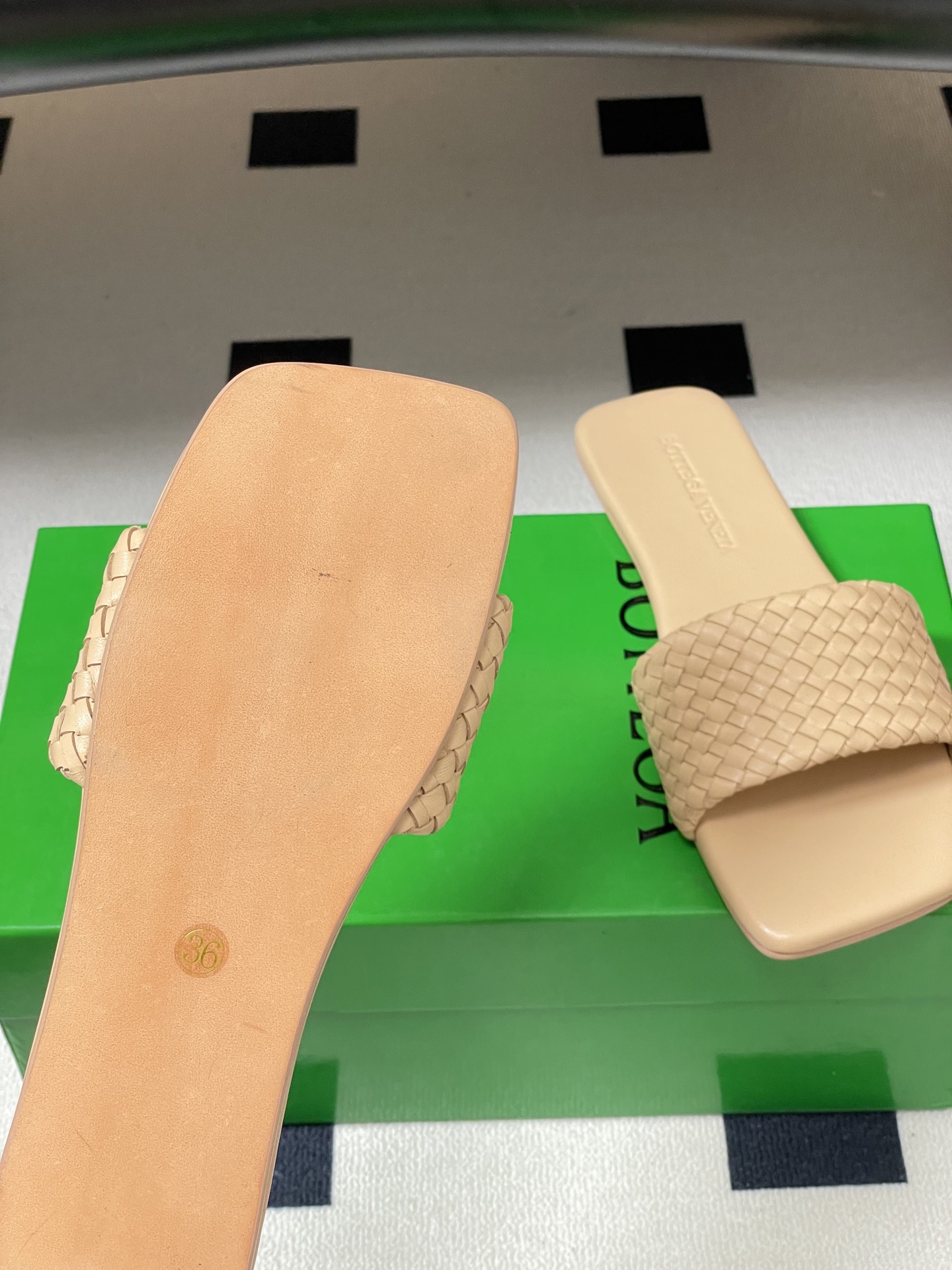 顶级品质BOTTEGA VENETA 葆蝶家 2026夏季新款 BV Palazzo拖鞋经典编织鞋面一字