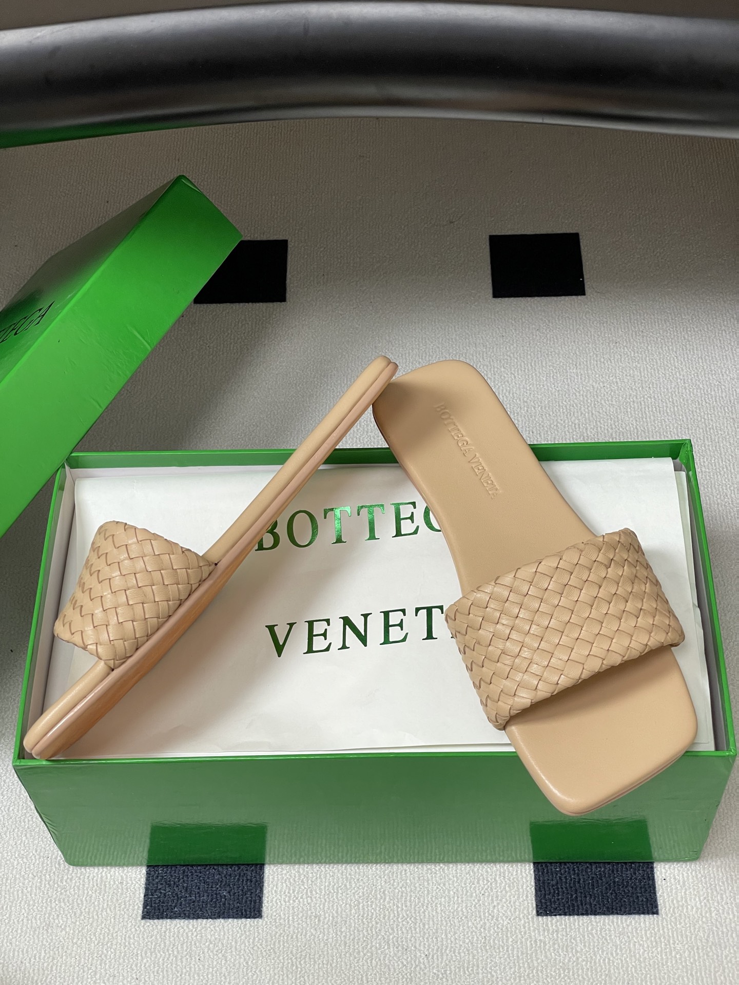顶级品质BOTTEGA VENETA 葆蝶家 2026夏季新款 BV Palazzo拖鞋经典编织鞋面一字
