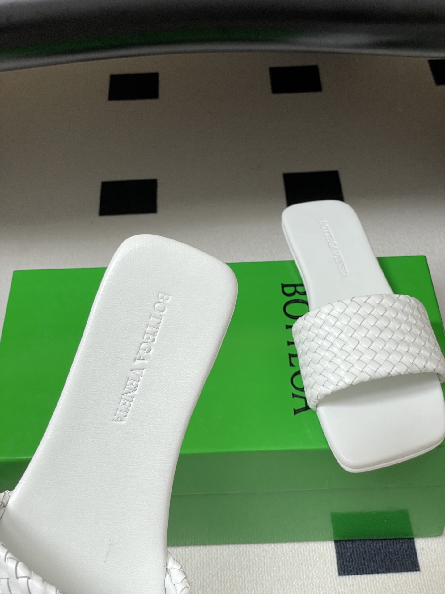 顶级品质BOTTEGA VENETA 葆蝶家 2026夏季新款 BV Palazzo拖鞋经典编织鞋面一字