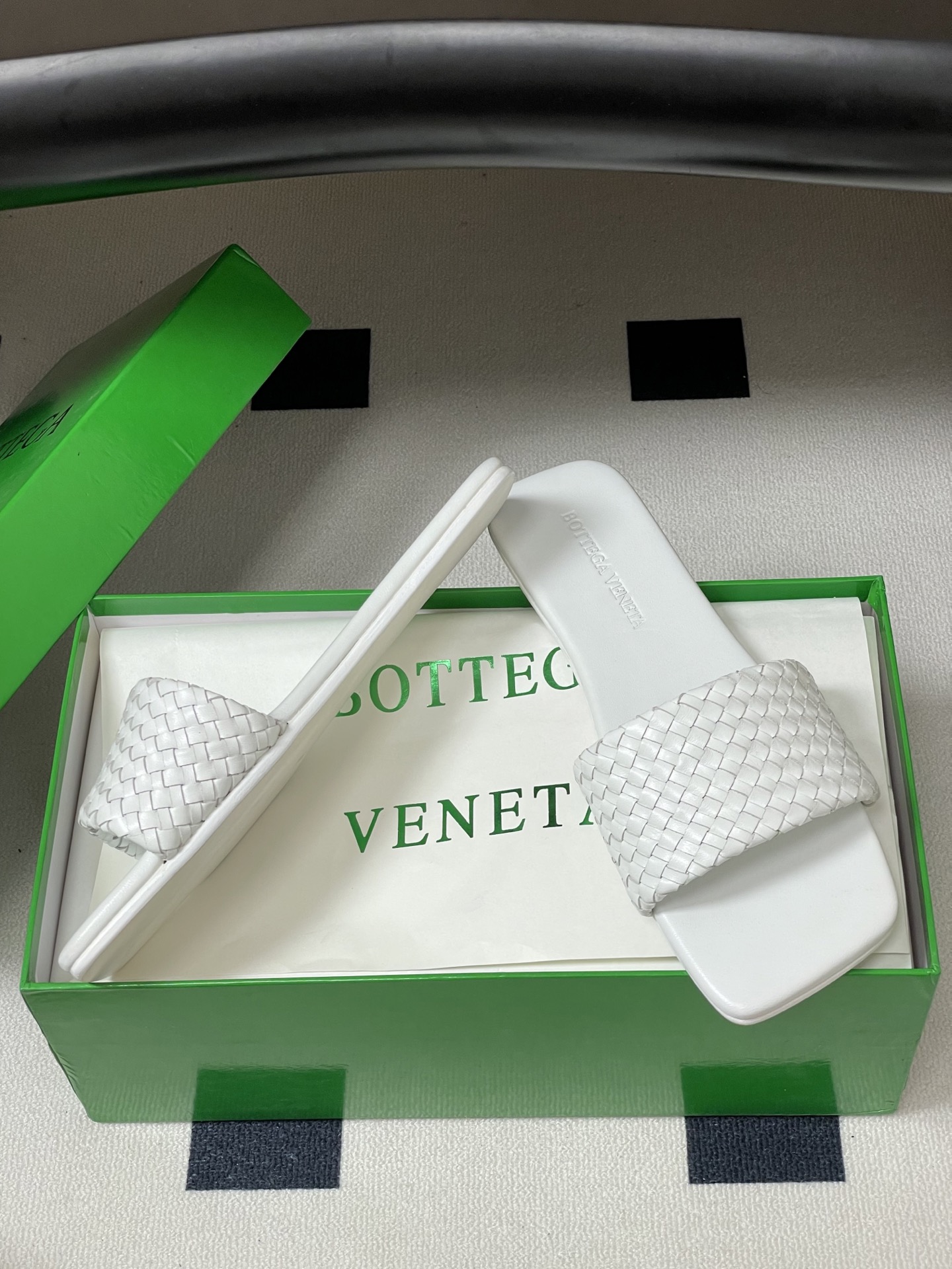 顶级品质BOTTEGA VENETA 葆蝶家 2026夏季新款 BV Palazzo拖鞋经典编织鞋面一字
