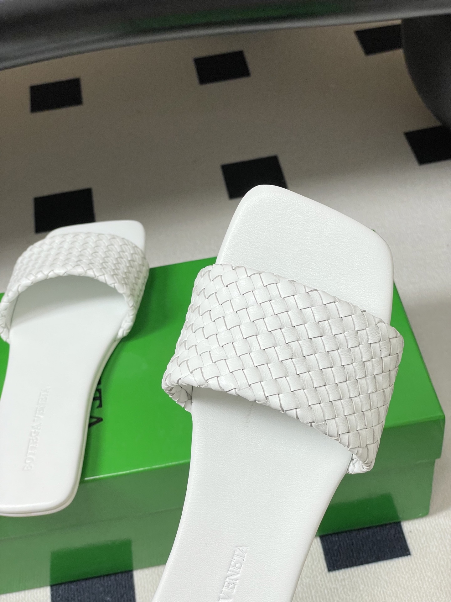 顶级品质BOTTEGA VENETA 葆蝶家 2026夏季新款 BV Palazzo拖鞋经典编织鞋面一字