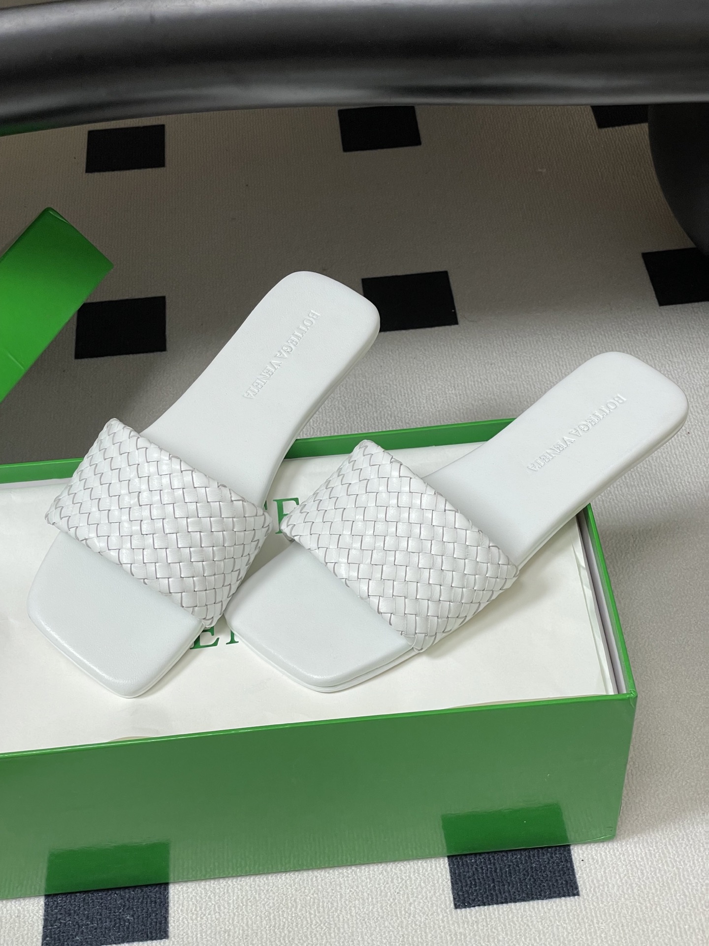 顶级品质BOTTEGA VENETA 葆蝶家 2026夏季新款 BV Palazzo拖鞋经典编织鞋面一字
