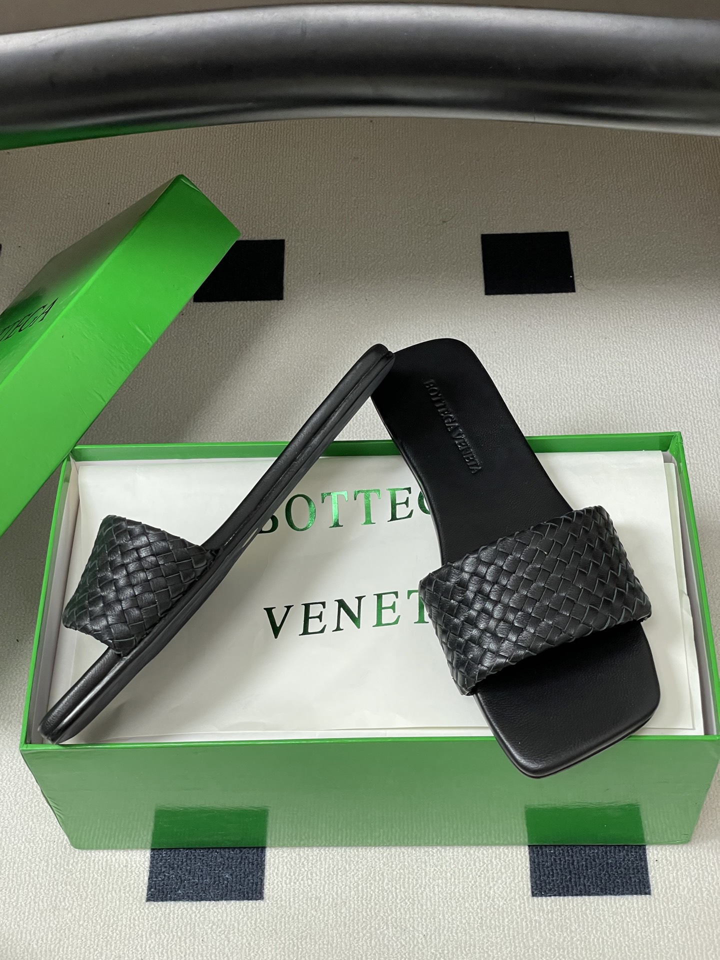 顶级品质BOTTEGA VENETA 葆蝶家 2026夏季新款 BV Palazzo拖鞋经典编织鞋面一字