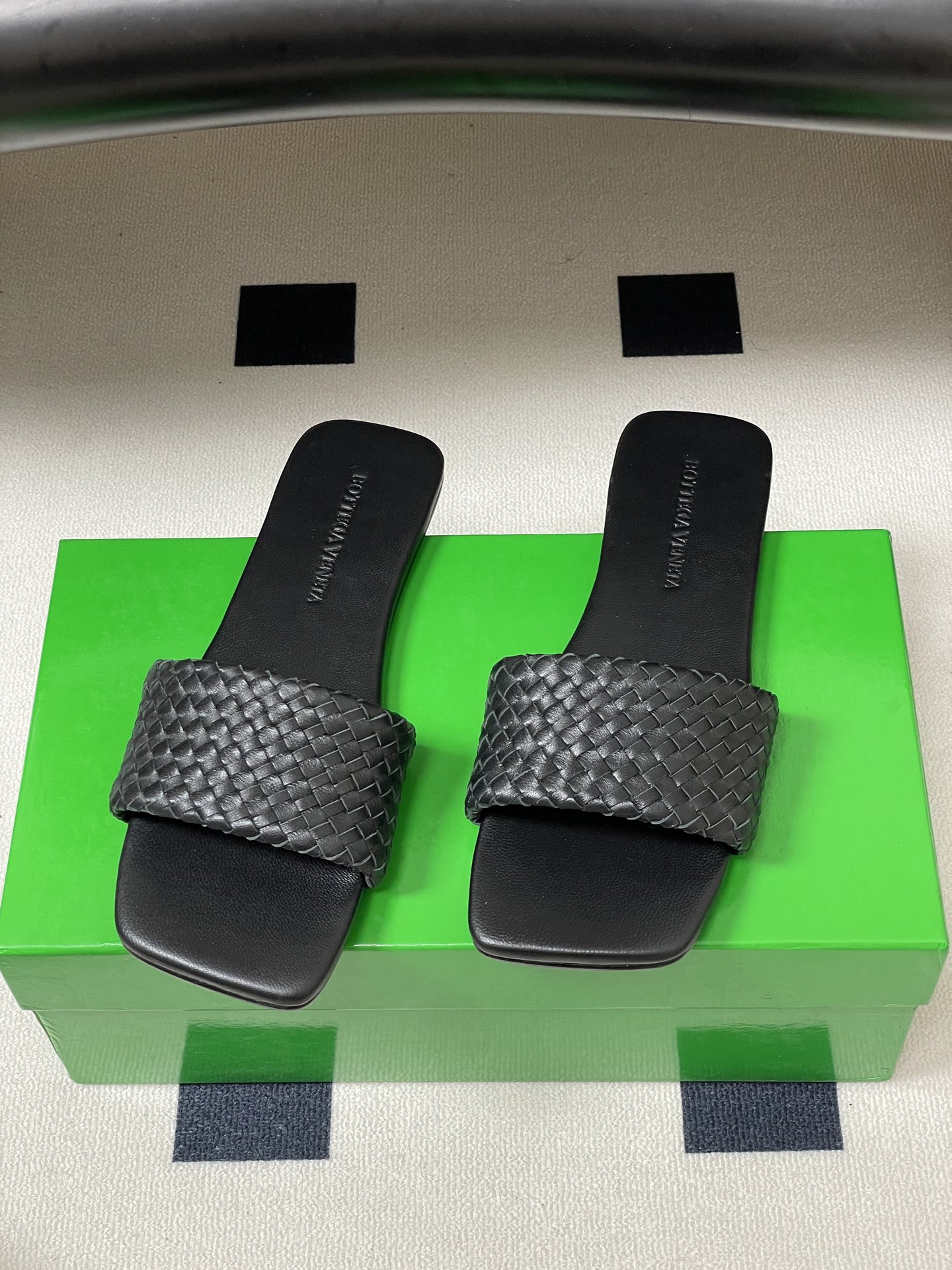 顶级品质BOTTEGA VENETA 葆蝶家 2026夏季新款 BV Palazzo拖鞋经典编织鞋面一字
